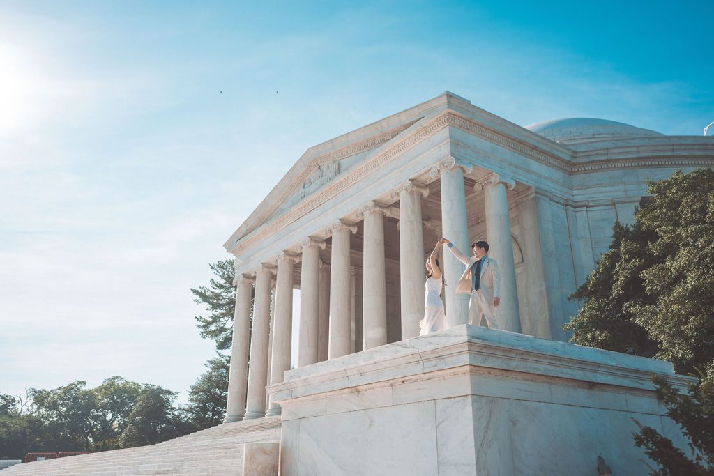 Couple standing outside the National Gallery of Art beneath the grand neoclassical columns.